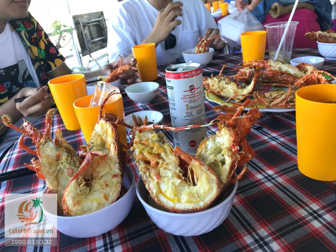 Mai Linh Floating Restaurant: Indulge in Bình Ba's Seafood Delights - Hình 2