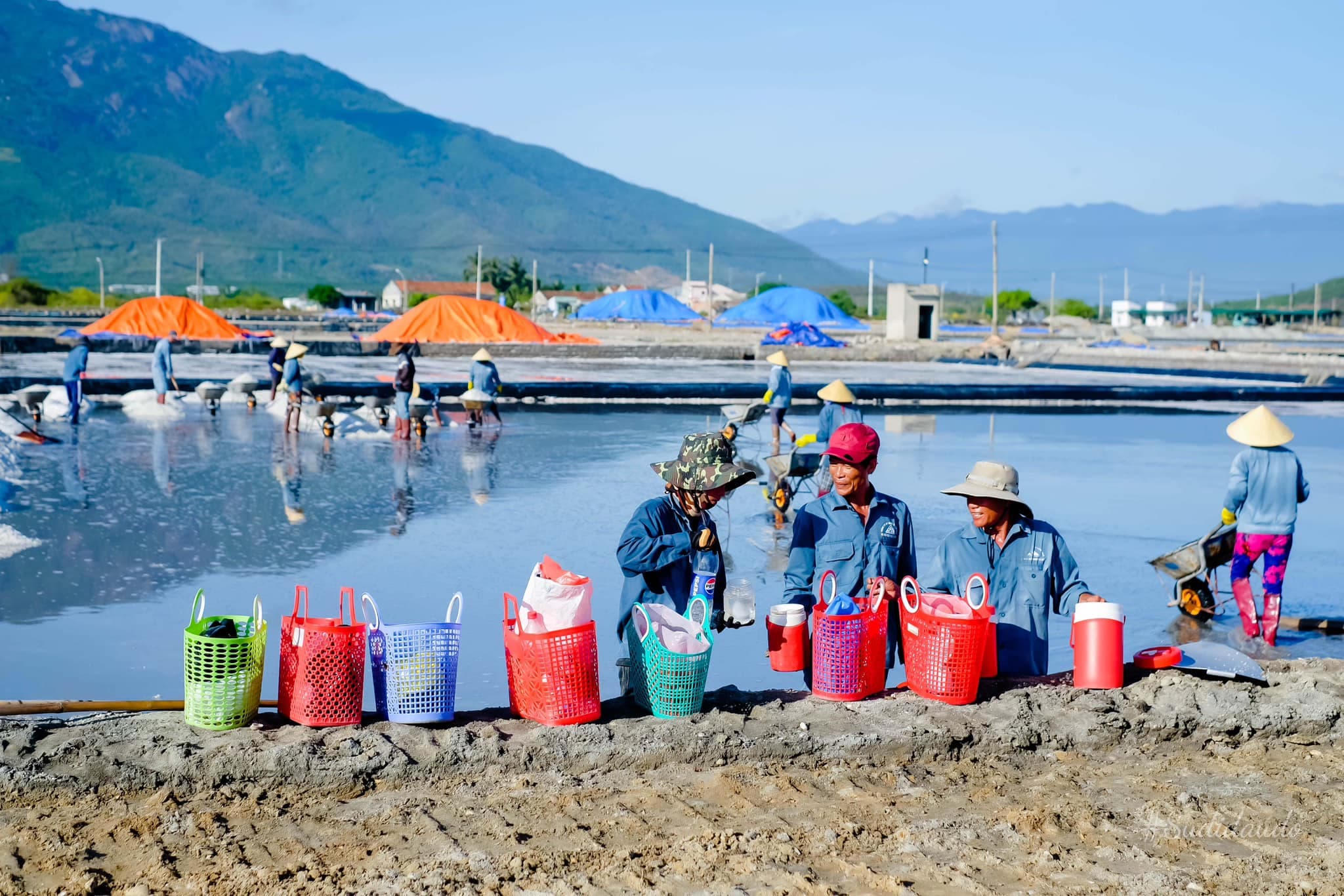 Ninh Diêm - Cánh Đồng Tuyết Mặn Hòn Khói - Hình 14
