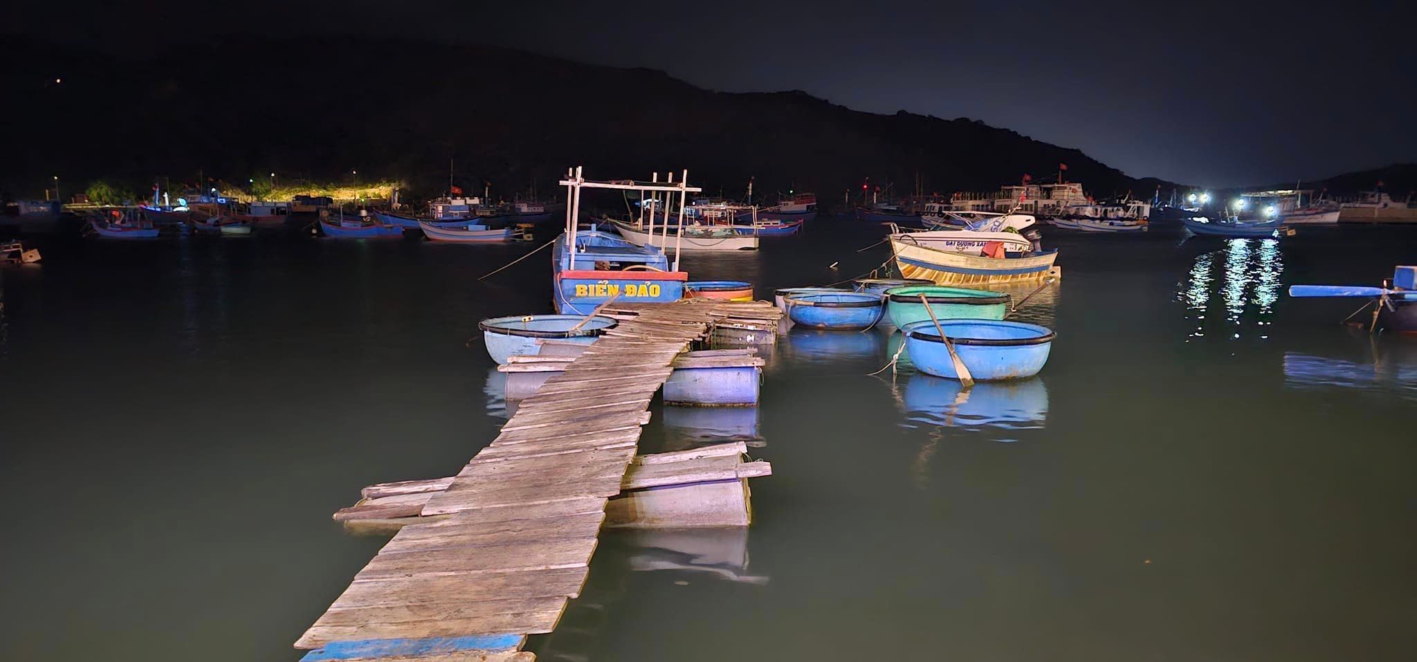 Vịnh Vĩnh Hy: Thiên đường biển hoang sơ thơ mộng - Hình 5