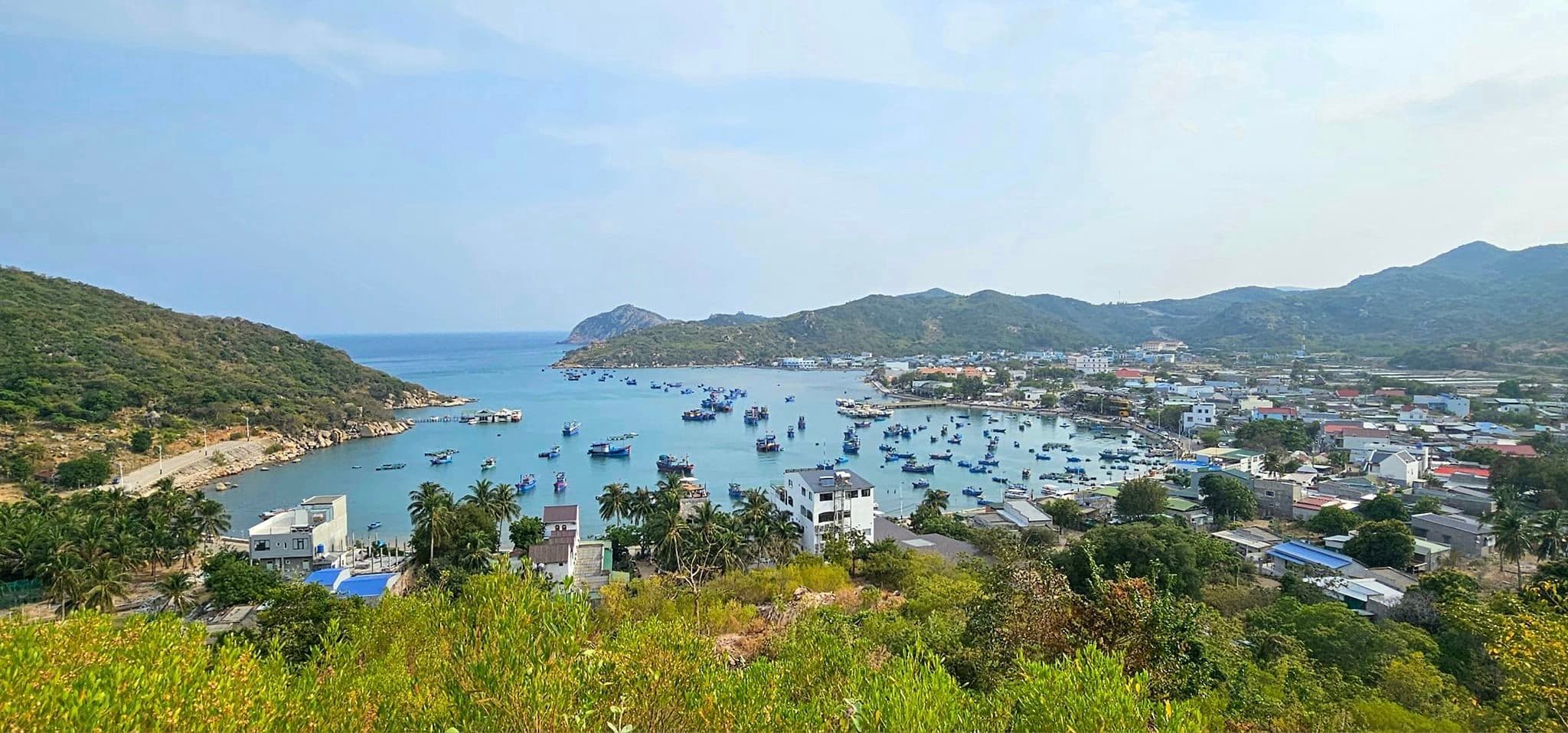 Vịnh Vĩnh Hy: Thiên đường biển hoang sơ thơ mộng - Hình 6