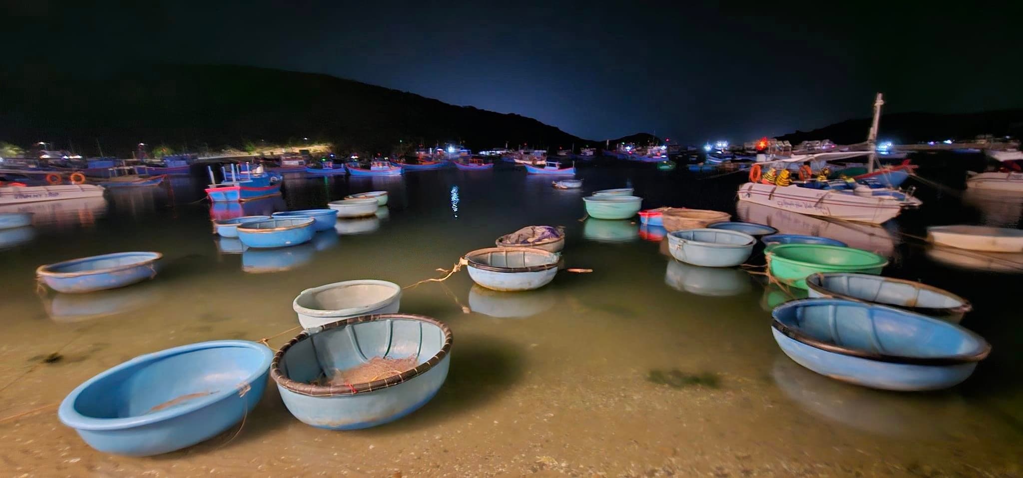 Vịnh Vĩnh Hy: Thiên đường biển hoang sơ thơ mộng - Hình 11