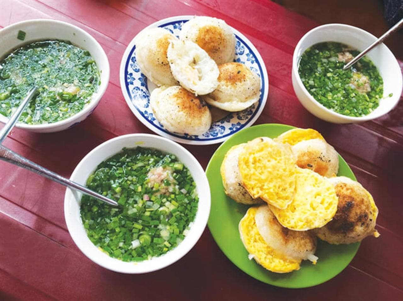 Bánh Căn Cô Tư: An Unforgettable Nha Trang Flavor - Hình 4