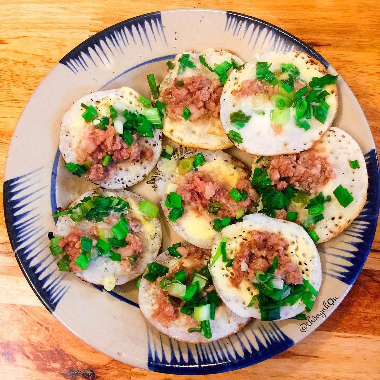Bánh Căn Cô Tư: An Unforgettable Nha Trang Flavor - Hình 3