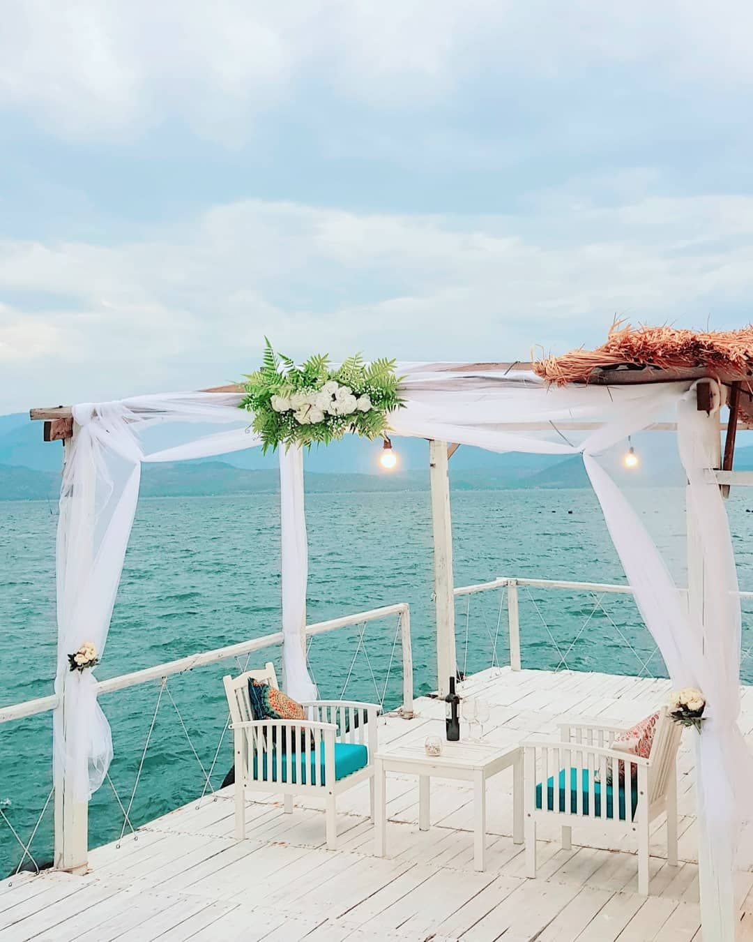 Floating Lounge Cam Ranh: Sunset Dining & Ocean Adventures - Hình 4