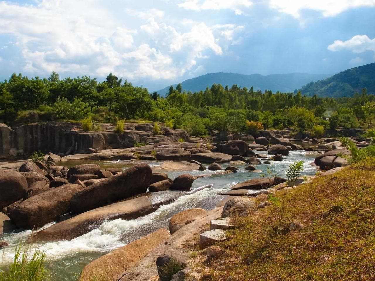 Waterland: A journey of natural exploration and adventurous challenges. - Hình 8