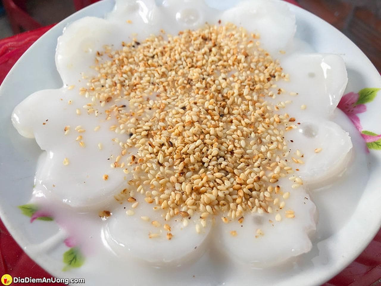 Sweet Bánh Bèo: A Taste of Home in the City - Hình 3
