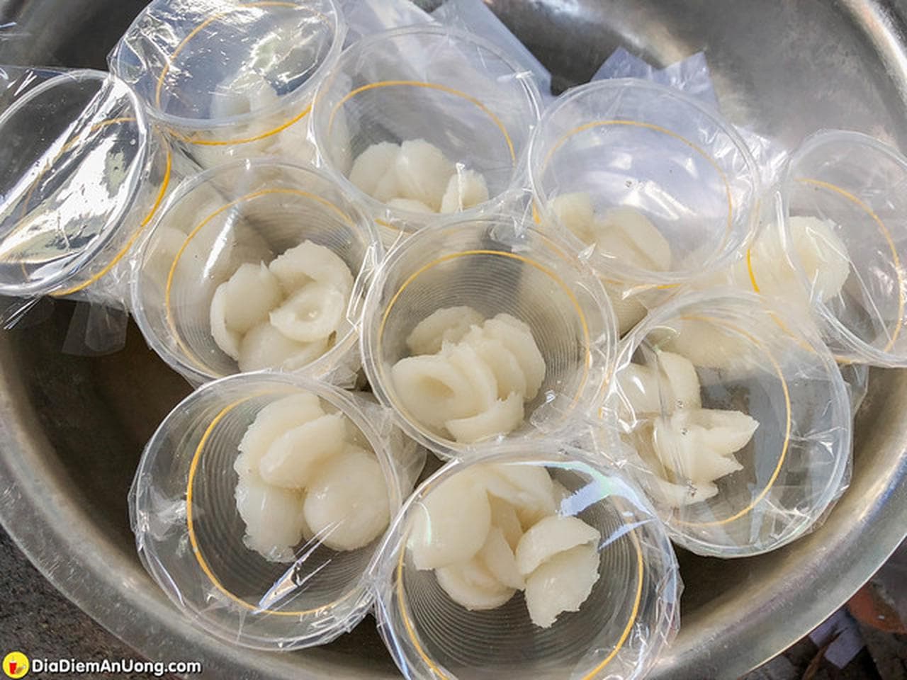 Sweet Bánh Bèo: A Taste of Home in the City - Hình 2