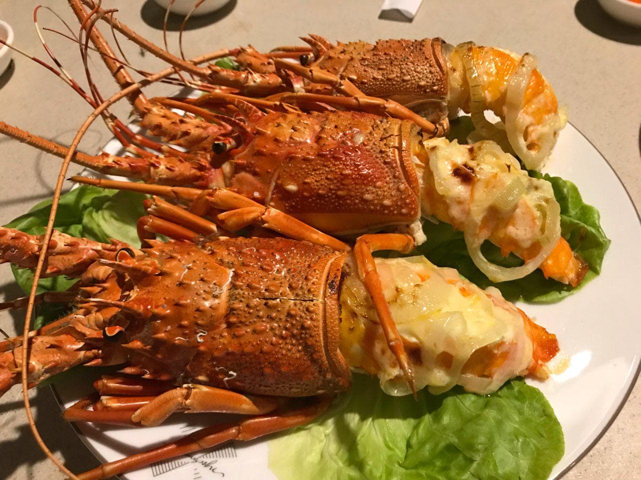 Vịnh Núi Chúa: Where Sea Breeze Meets Culinary Delights - Hình 7