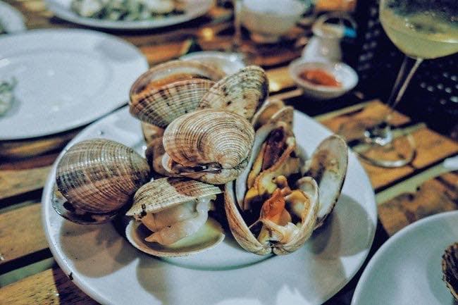 Năm Ty Quán: Fresh Seafood and Stunning Views in Bình Lập - Hình 6