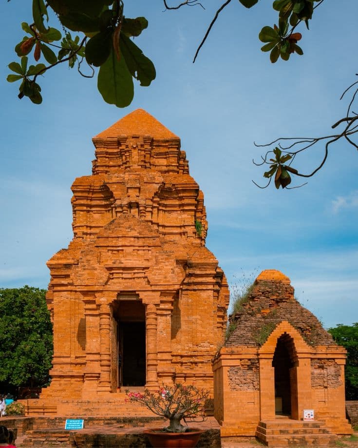 Tháp Po Klong Garai: Ngọn tháp thiêng giữa nắng gió Đồi Trầu - Hình 1