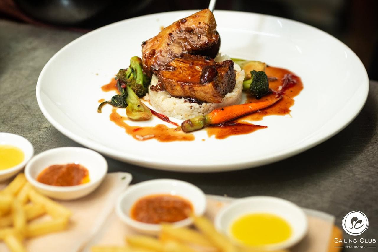 Sailling Club: Blending Ocean Serenity with Youthful Energy - Hình 8