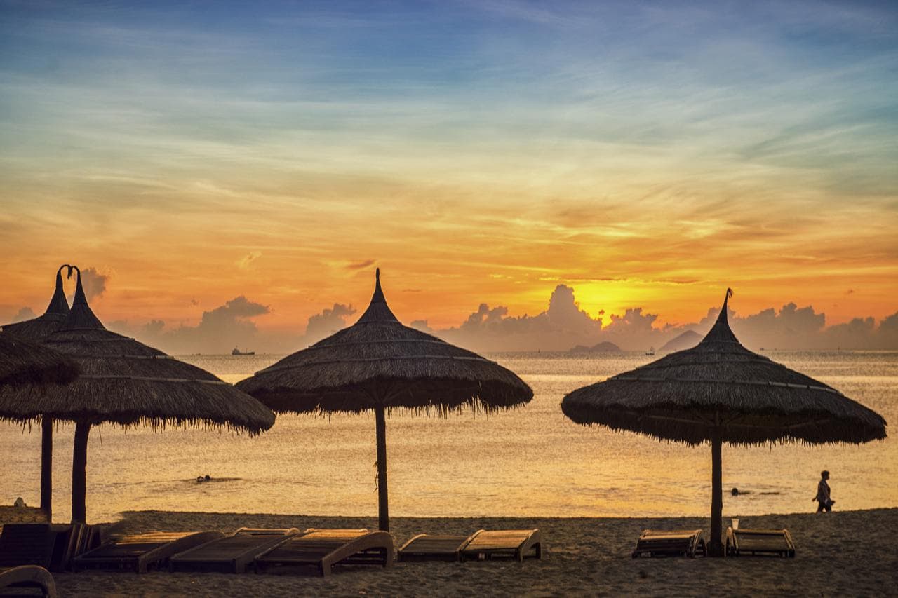 Nha Trang Bay: a paradise for nature lovers and adventure seekers. - Hình 3