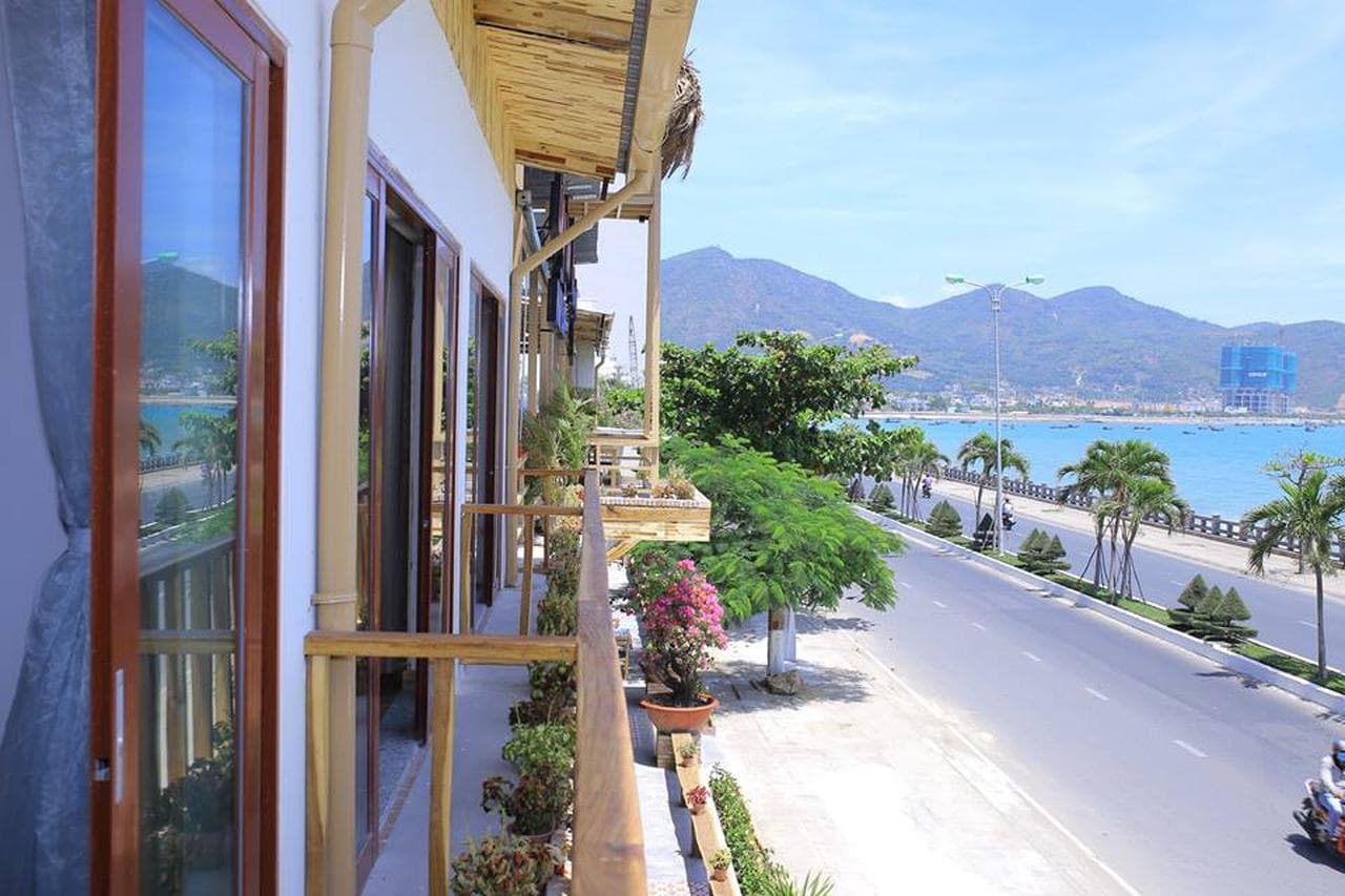Hải Sản Làng Tôm: Ẩm Thực Biển Xanh Mát Tại Nha Trang - Hình 11