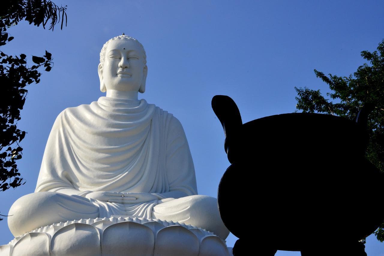 Chùa Long Sơn: Chốn an lạc và kiến trúc độc đáo - Hình 18