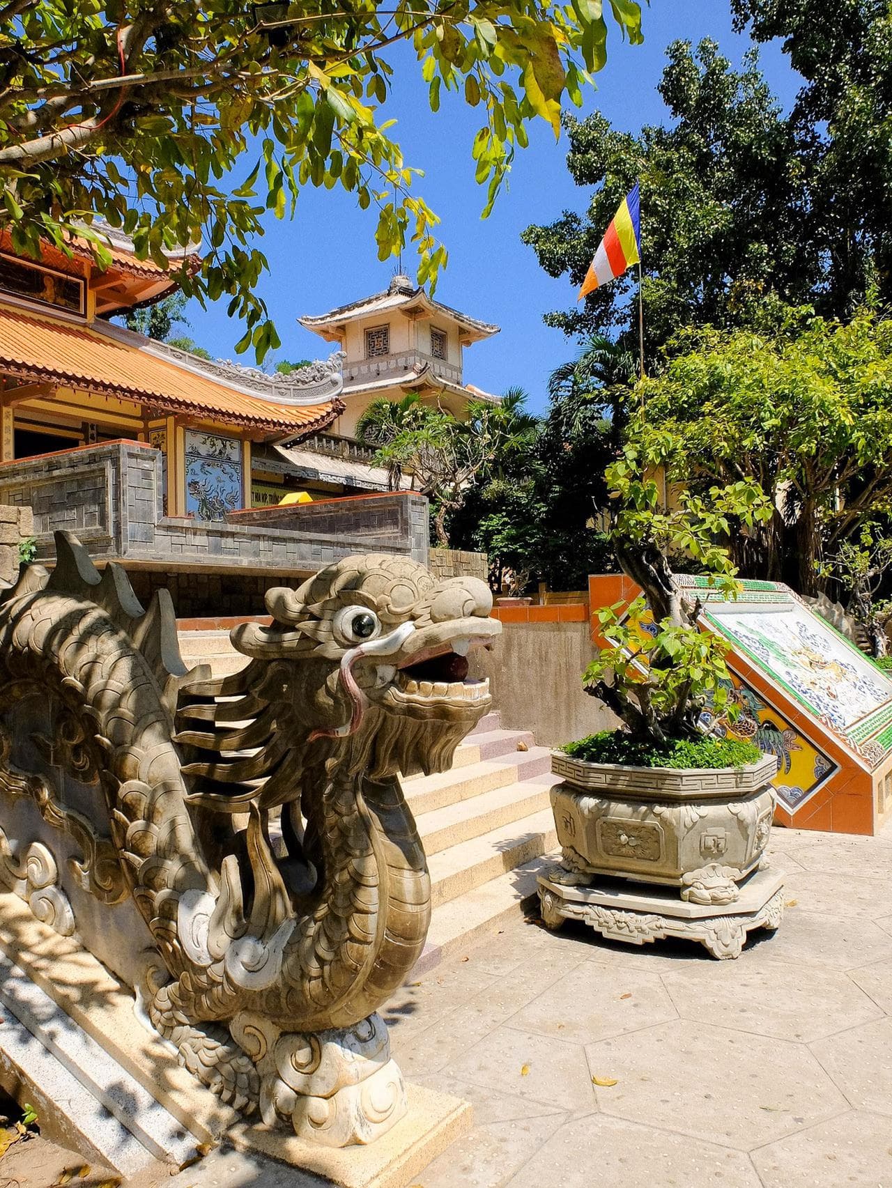 Chùa Long Sơn: Chốn an lạc và kiến trúc độc đáo - Hình 7