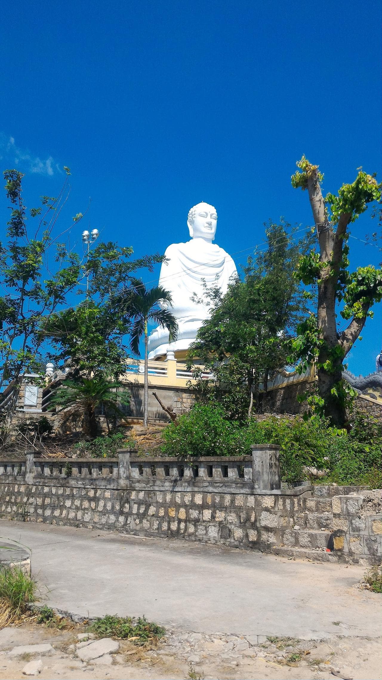 Chùa Long Sơn: Chốn an lạc và kiến trúc độc đáo - Hình 8