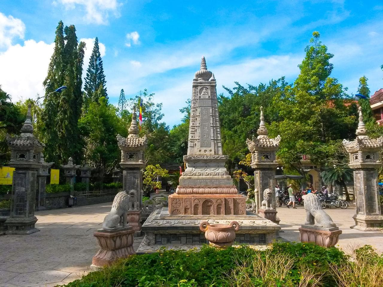 Chùa Long Sơn: Chốn an lạc và kiến trúc độc đáo - Hình 5