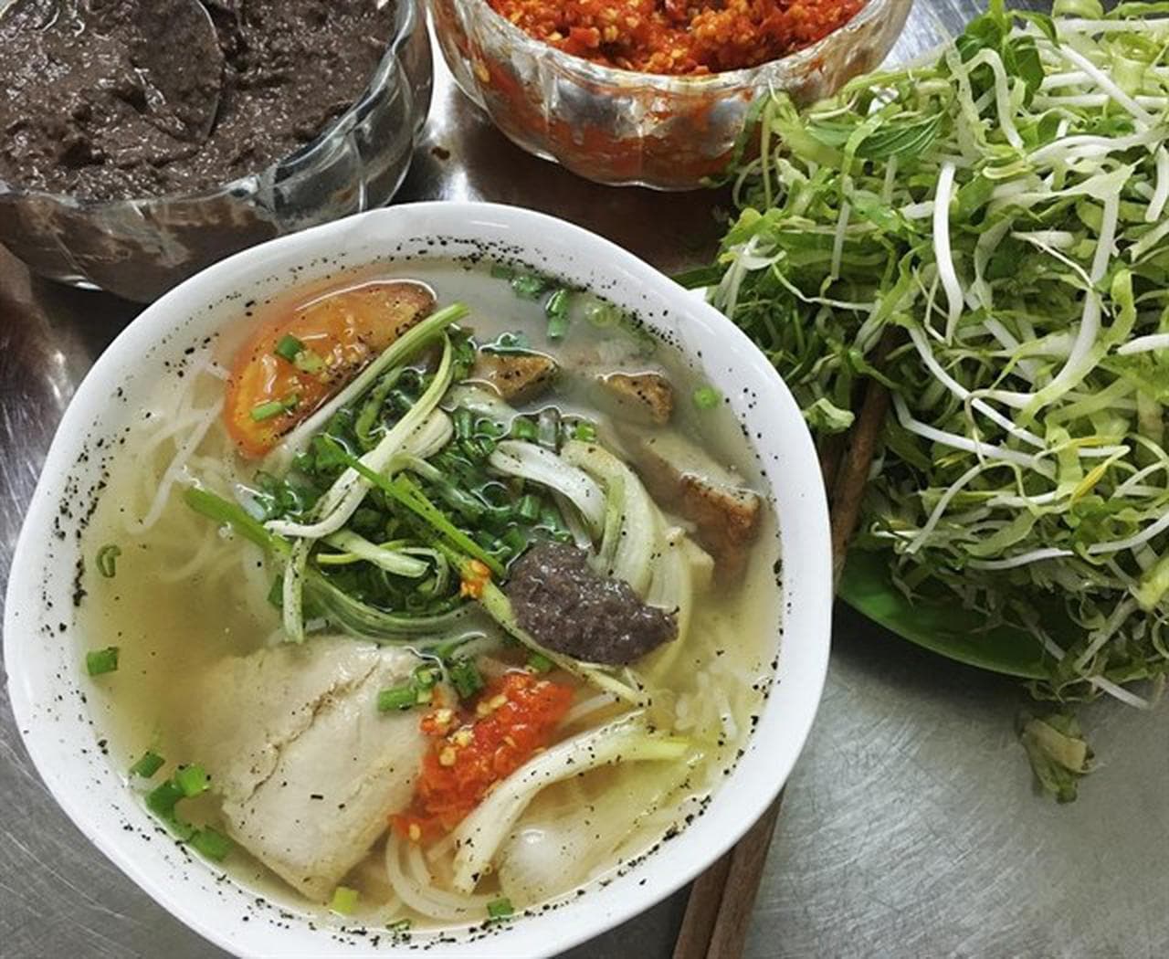 Bún Cá Nguyên Loan: Hành Trình Khám Phá Ẩm Thực Không Thể Bỏ Lỡ - Hình 1