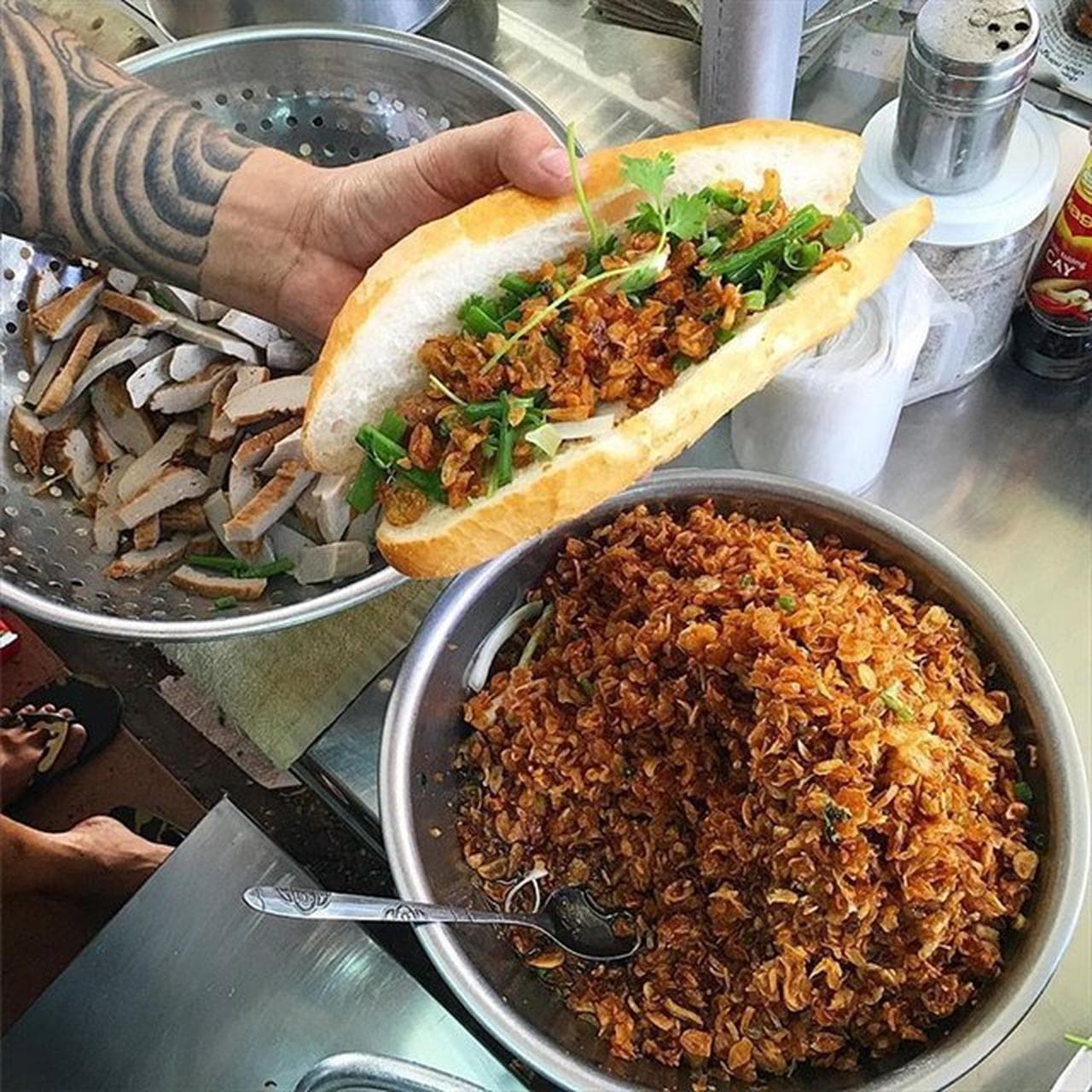 Bún Cá Nguyên Loan: Hành Trình Khám Phá Ẩm Thực Không Thể Bỏ Lỡ - Hình 5
