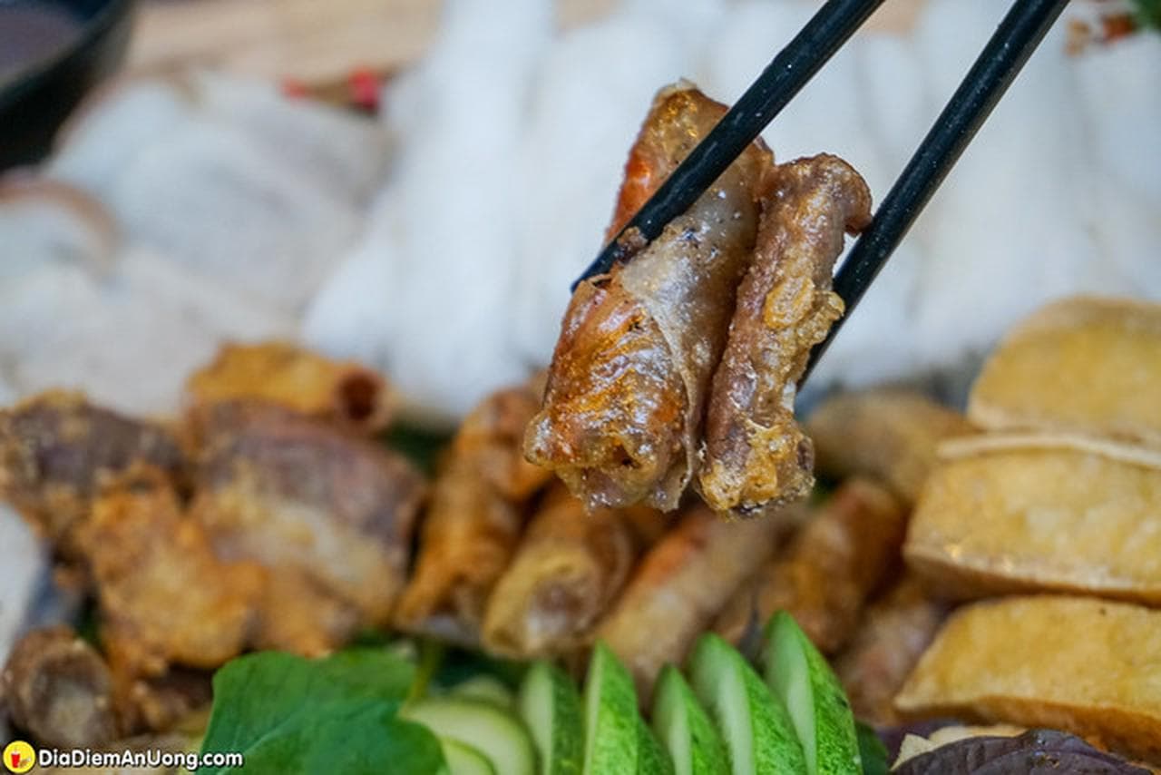 Mẹt Bún Đậu Nguyễn Trung Trực: A Culinary Masterpiece - Hình 1
