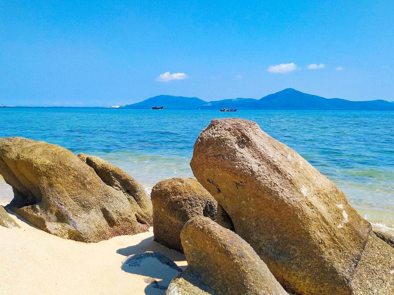 Vịnh Vân Phong: Hành trình khám phá thiên đường biển đảo hoang sơ - Hình 3