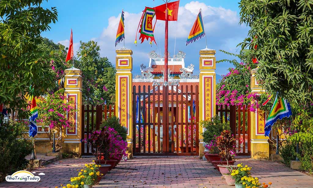 Kiến trúc Nho học độc đáo tại Văn Miếu Diên Khánh - Hình 1