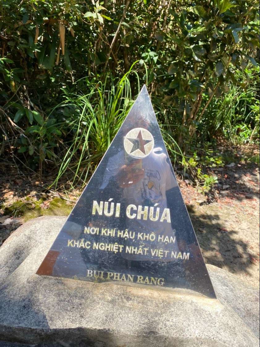 Vườn quốc gia Núi Chúa: Rừng gai ôm trọn biển xanh - Hình 2