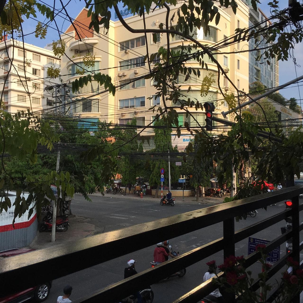 Nét Quyến Rũ Của Quán Nhỏ Giữa Lòng Thành Phố - Hình 5