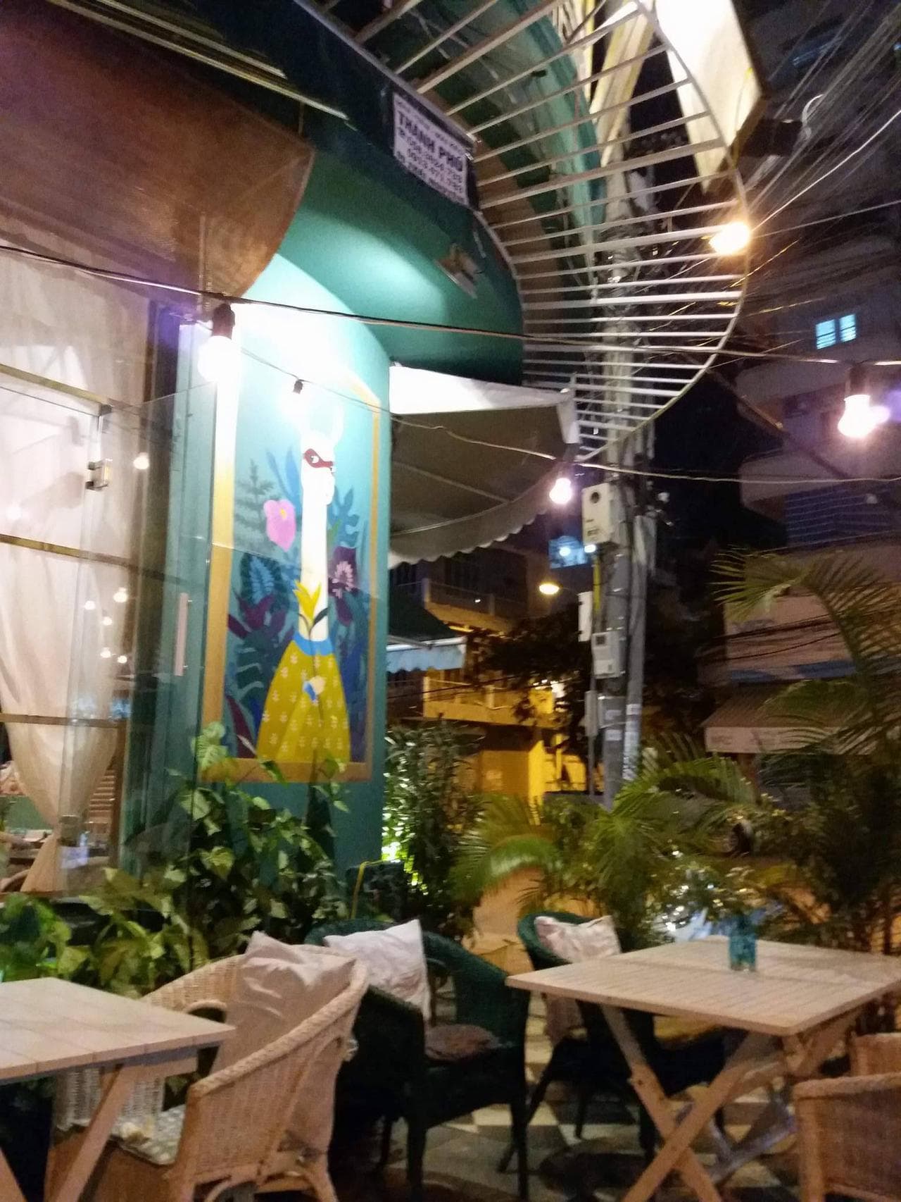 Nét Quyến Rũ Của Quán Nhỏ Giữa Lòng Thành Phố - Hình 28