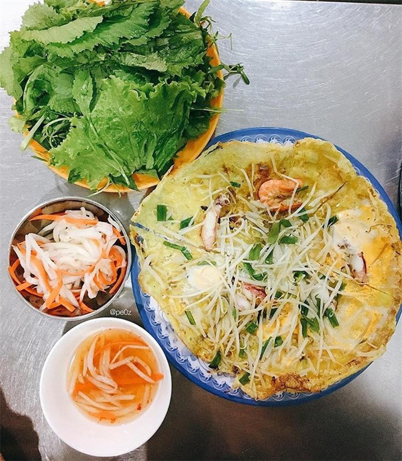 Nha Trang Pan-fried Pancakes: A Taste of the Ocean in Every Bite - Hình 4