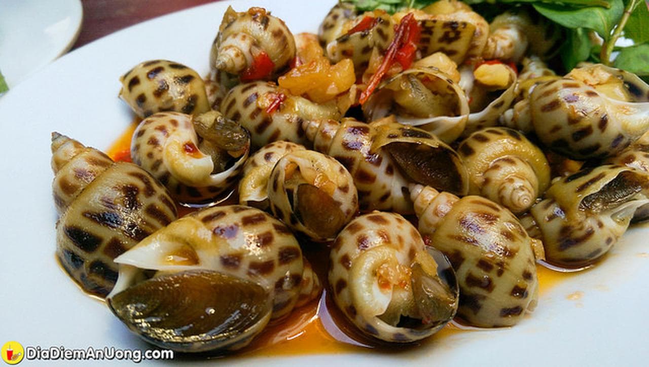 Ốc Alley: A Culinary Paradise for Snail Lovers - Hình 1